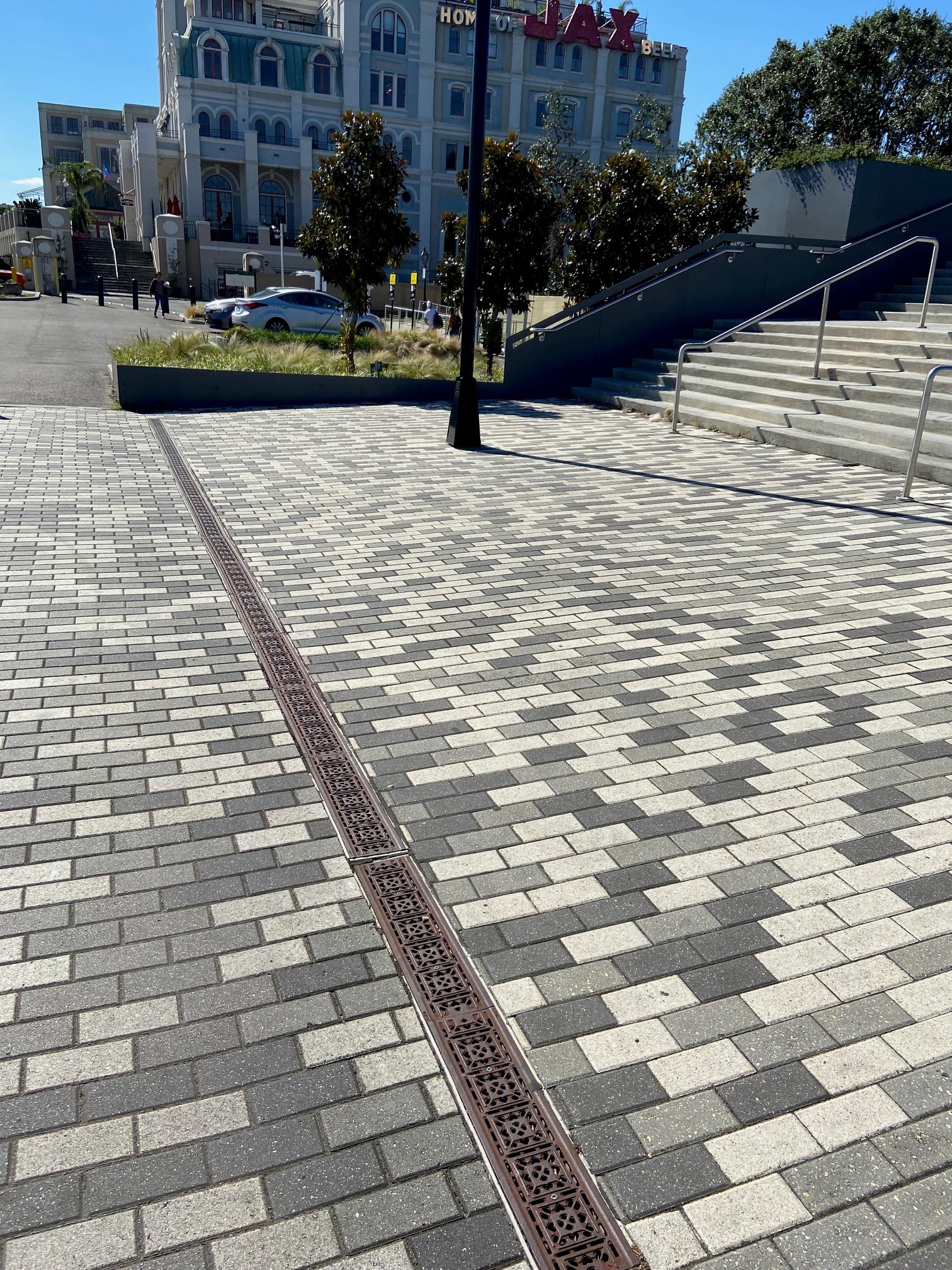 DURA SLOPE® CHANNEL DRAINS AND GRATES WEATHER STORM REGULATIONS FOR POPULAR HISTORIC DISTRICT IN NEW ORLEAN’S FRENCH QUARTER