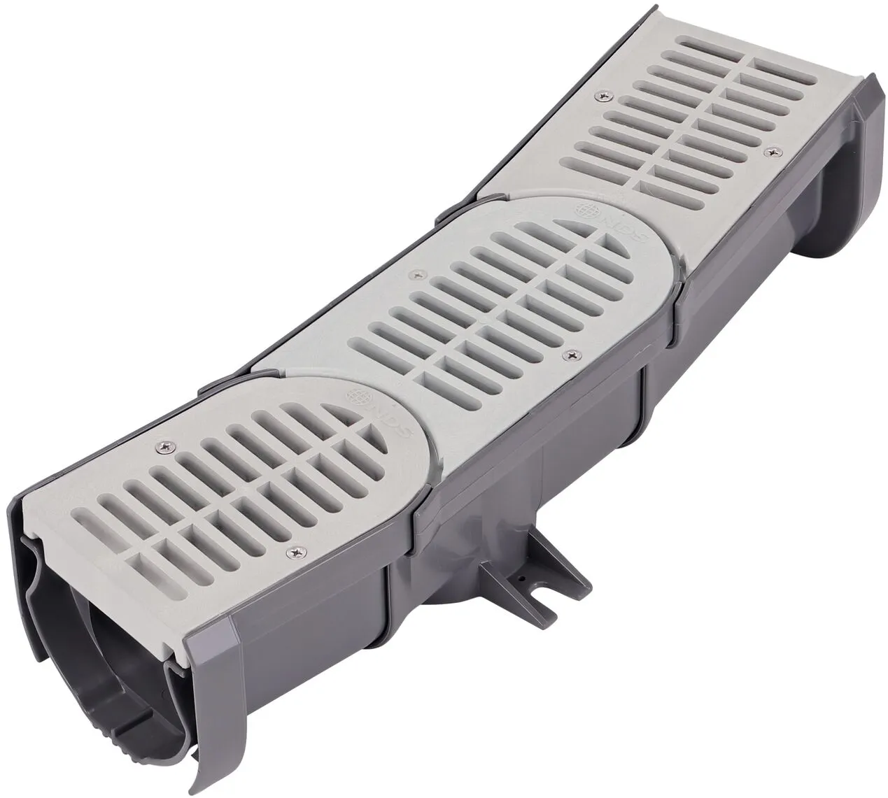 Once assembled, the NDS Spee-D® Contour™ Channel Drain (NDS 400-ACSE-RTL, NDS 400-ACM-RTL) sections create a pivot joint that provides 0 to 9 degrees of angular motion to rotate sections to the desired angle in either direction